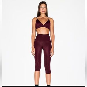 Nike Skims NWT Shine Crop 17" Legging Currant Sz XS